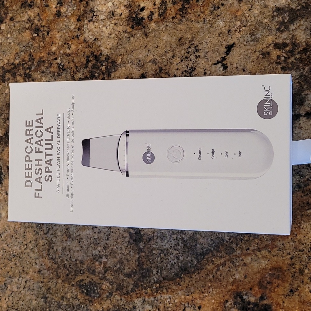 SkinInc Deepcare Flash Facial Spatula